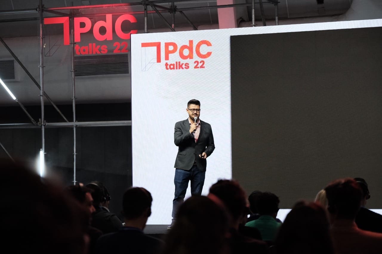 Camilo Leles palestrando no PdC Talks